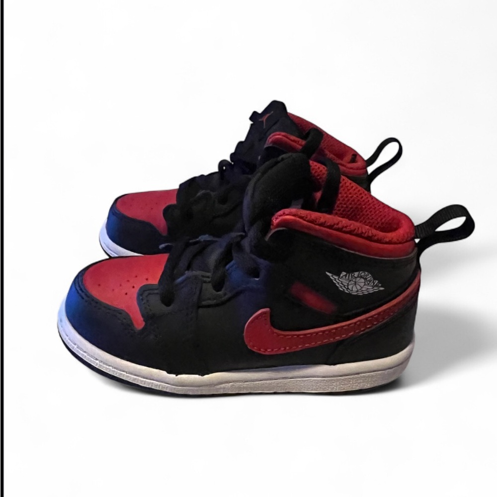 Nike Air Jordan Kids Black and Red Sneakers 8C